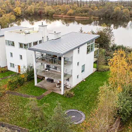 Lakeside Property With Access Into Spa On A Nature Reserve Bauhinia House Hm73 Somerford Keynes Экстерьер фото